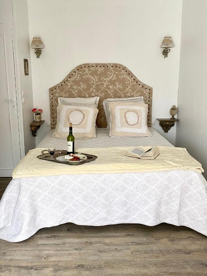 Bed and Breakfast Le Vieux Moulin Bouhet Zewnętrze zdjęcie