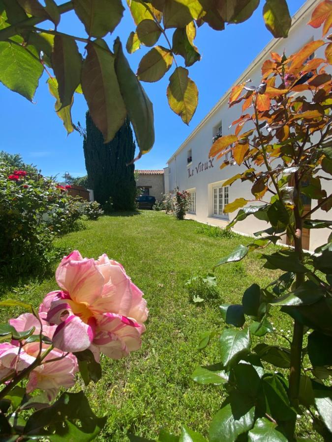 Bed and Breakfast Le Vieux Moulin Bouhet Zewnętrze zdjęcie